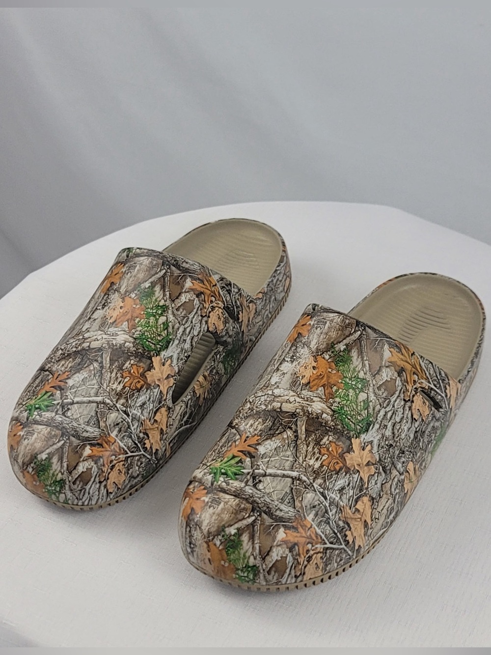 Men’s Size 12 / Women’s Size 13 Nike Calm  Realtree Camo Slip-On Sandals Brown